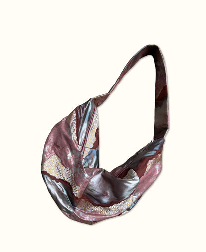 <FORTUNE COOKIE BAG (L) <metallic ash pink × ash blue floral pattern> Upcycled product