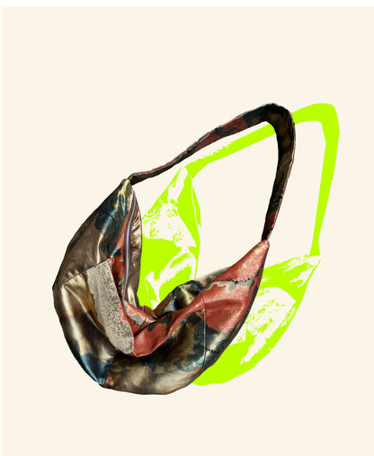<FORTUNE COOKIE BAG (L) <metallic multicolor abstract pattern> Upcycled product