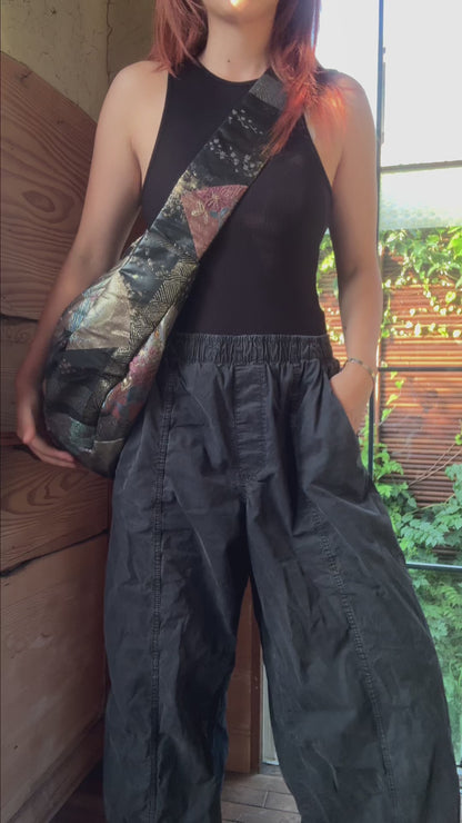 <FORTUNE COOKIE BAG (L) <black floral pattern> Upcycled product